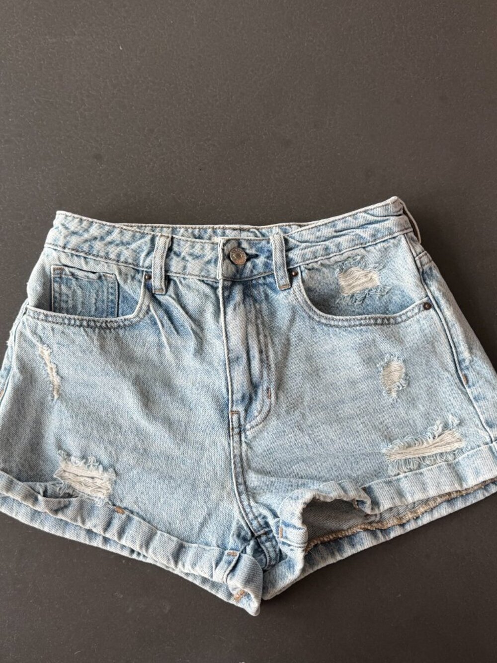 Pacsun Distressed Cuffed Mom Jean Shorts - 26 - Light Wash - Picture 2 of 7